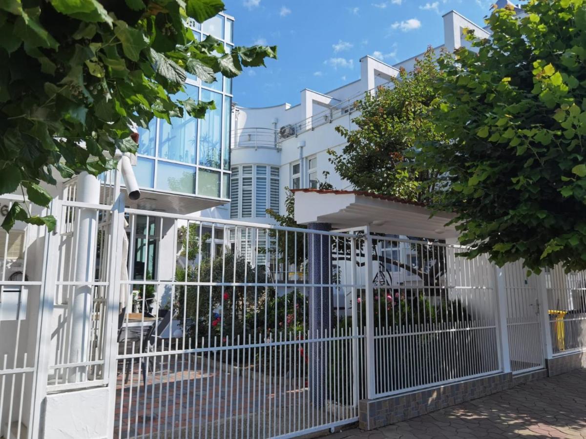 Fitness House With Garden Hotel Constanta Exterior photo